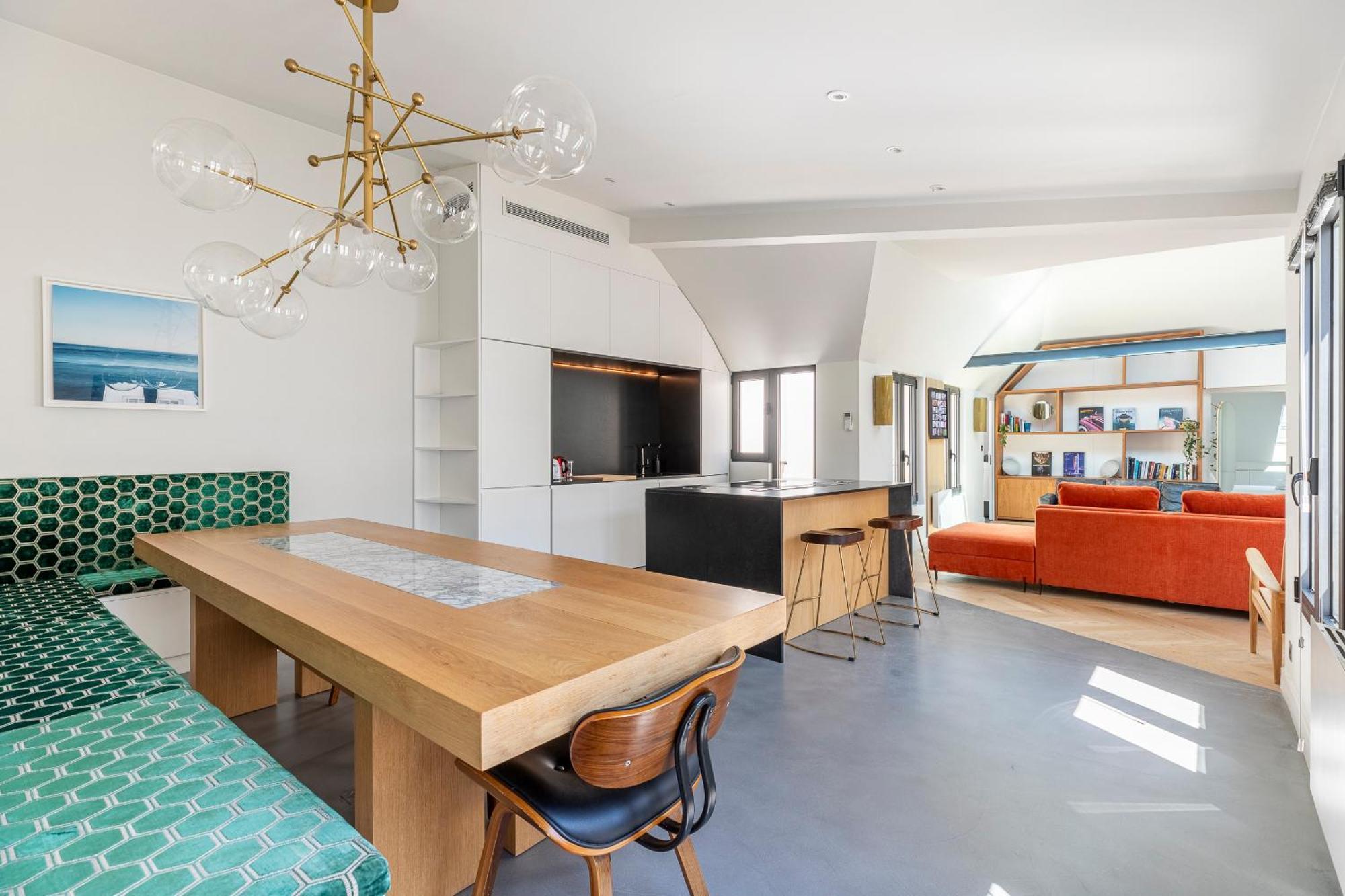 Luxury Flat With Ac 